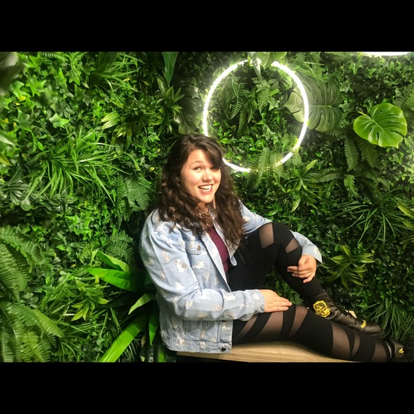 Meet your Posher, Amber - Picture 2 of 5